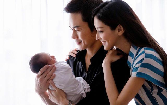 9.4分动漫神作推出真人版，刚上线就登顶热度榜第一！